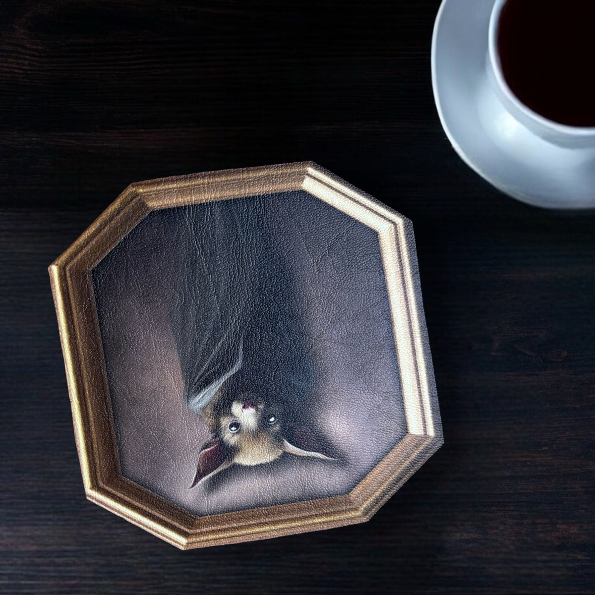 Sous Tasse. La Chauve-souris