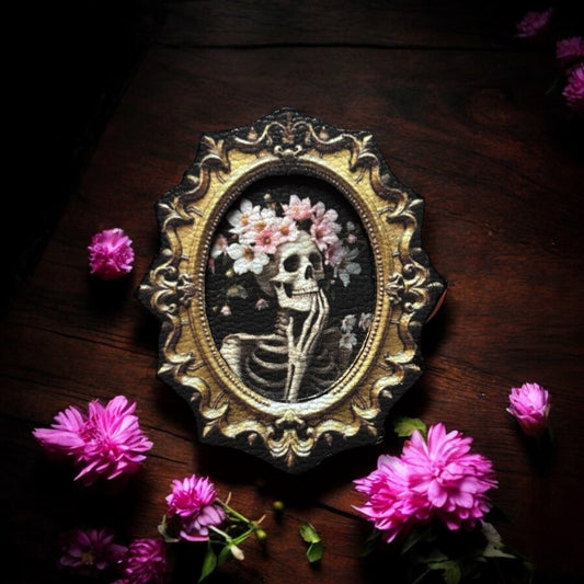 Broche. Dernières fleurs pour une lady