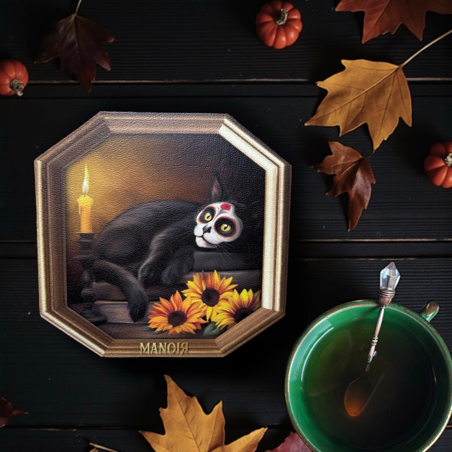 Sous Tasse. Selkie 🖤. Chat noir calavera