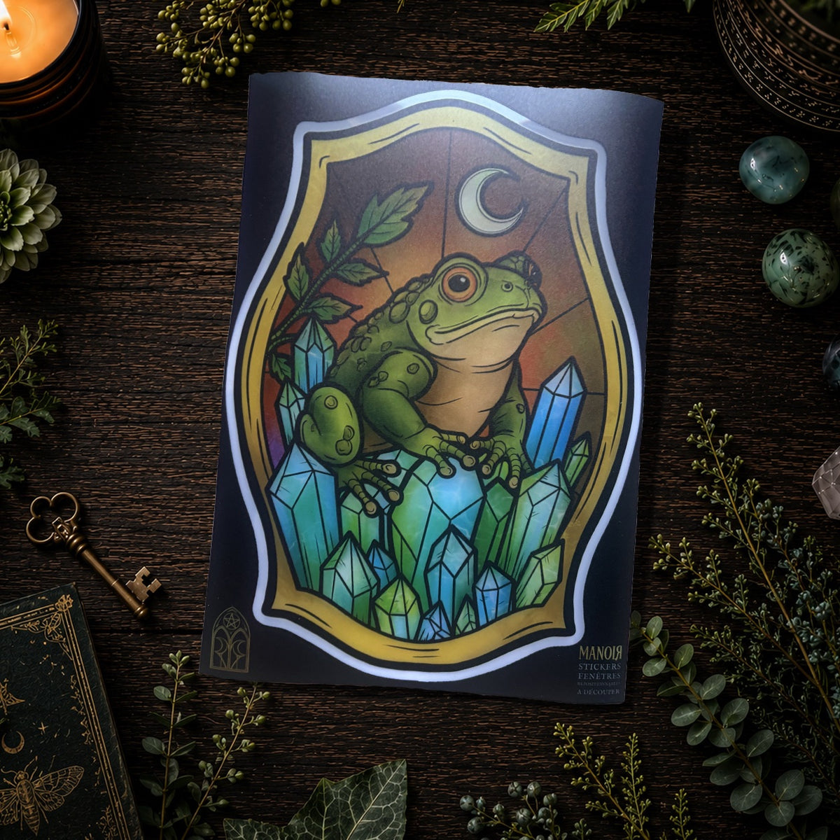 Crapaud d'émeraude. Sticker fenêtre vitrail. Crapaud lune et cristaux. Décoration repositionnable à découper